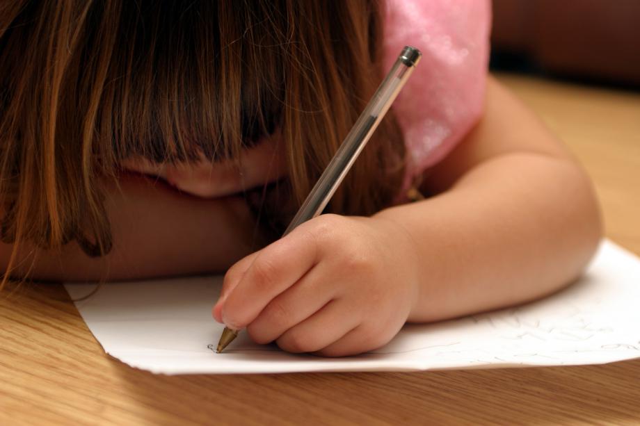 Писане, рисуване, свирене на китара: по-трудно е, ако си служиш с лява ръка