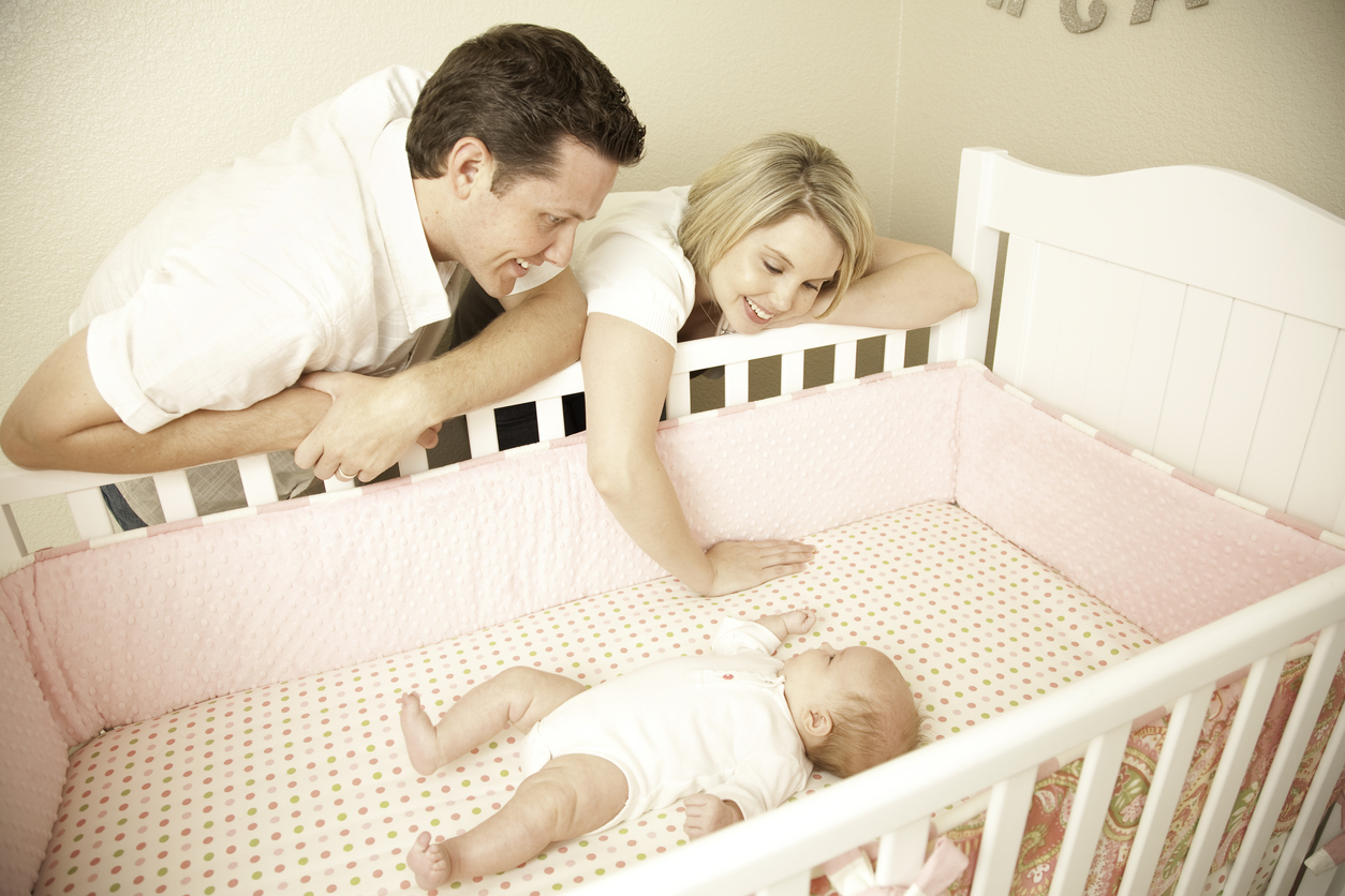 До 6 месеца бебето да спи в стаята на родителите 