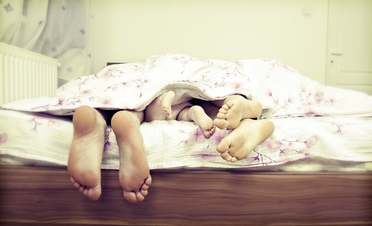 На детския сън влияе сънят на родителите 