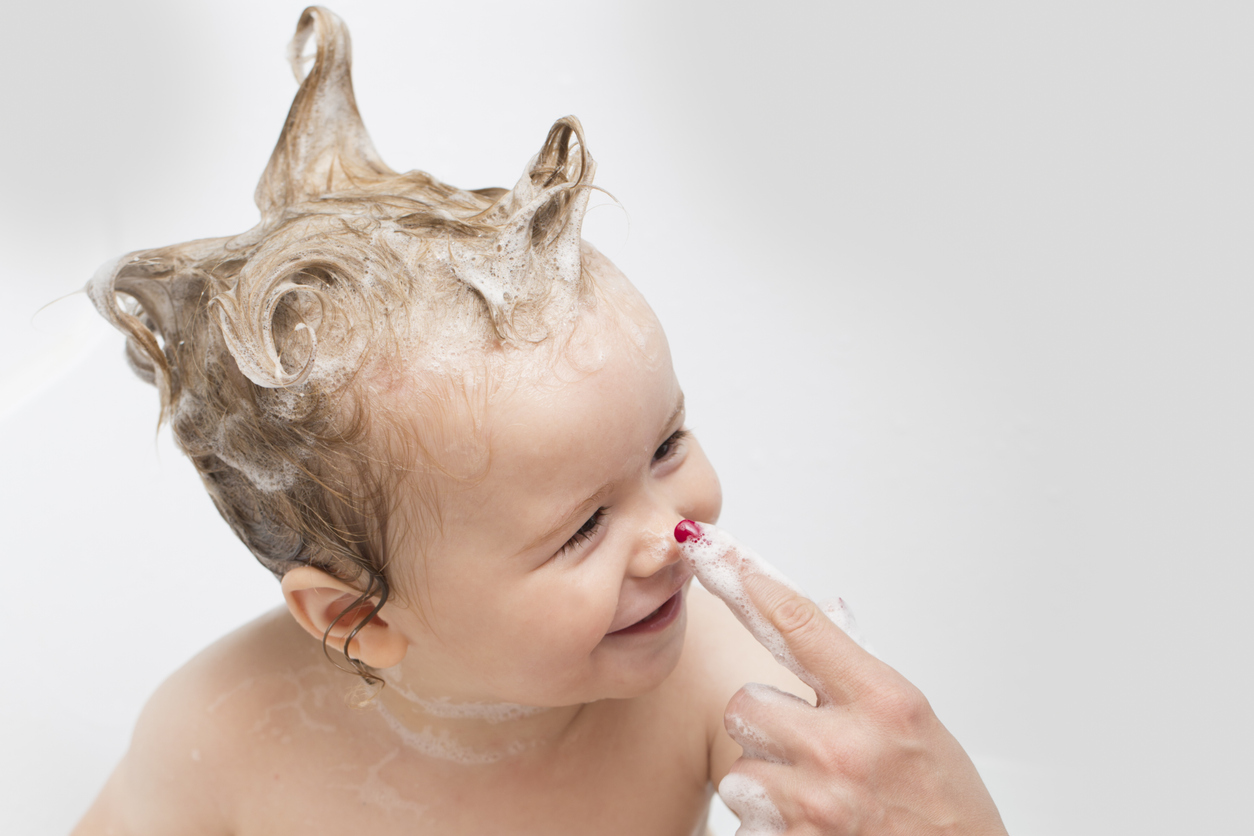Ако детето упорито отказва да си мие главата 