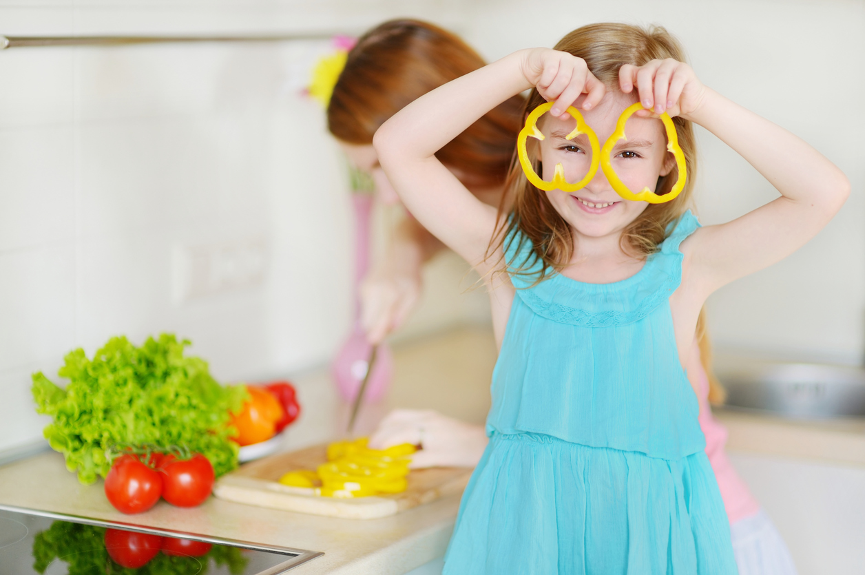 Учени: Оставете децата да играят с храната 