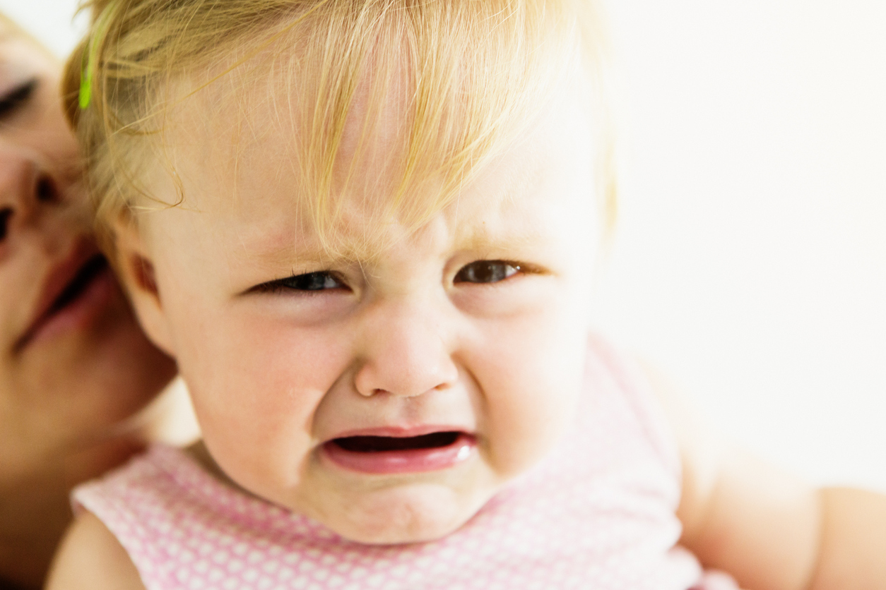 Детският плач намалява семейните доходи 