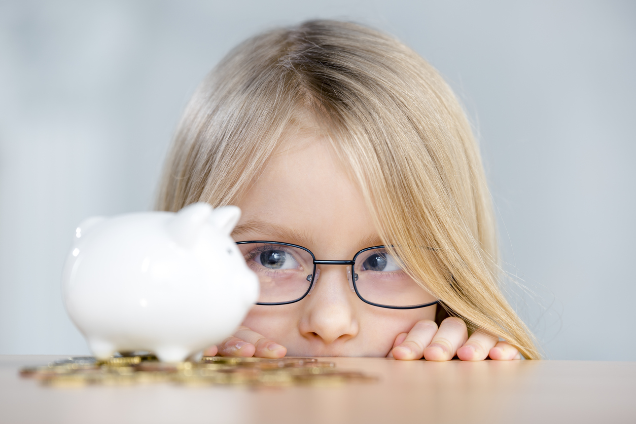 4 важни умения за парите, на които уча дъщеря си 