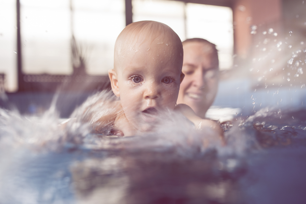 Бебетата могат да плуват по рождение. Наистина ли? 