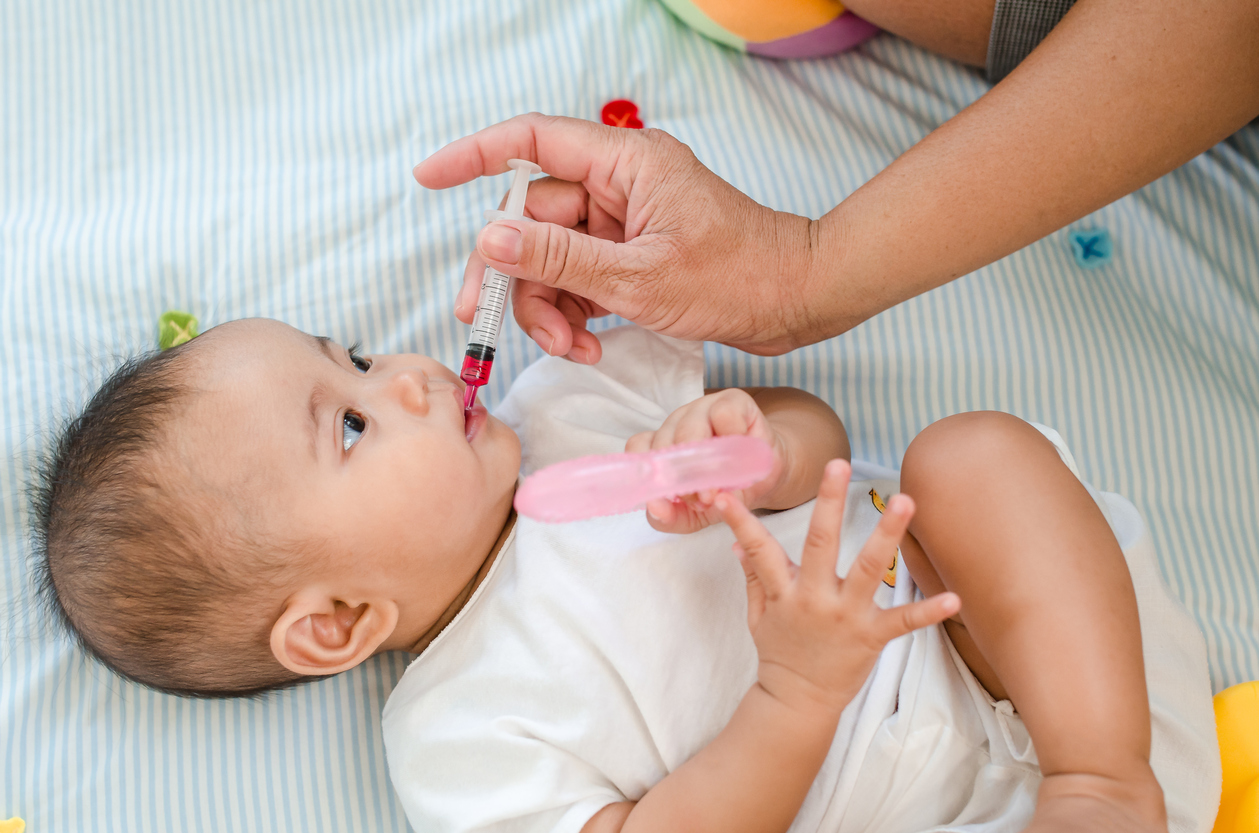 Как да дадем лекарство на бебето