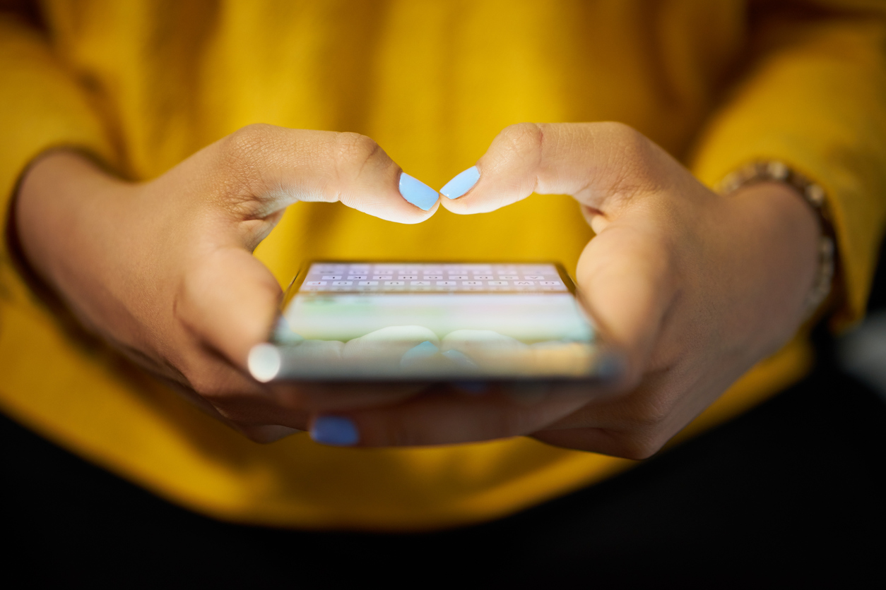 Учени: Без дълги разговори по смартфона през бременността 