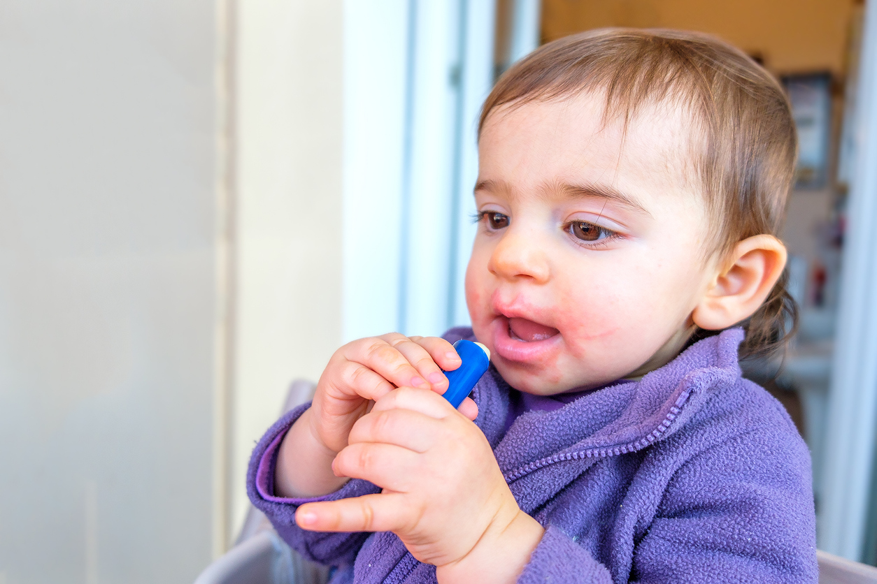 Как да се справим с възпалените устни на детето 