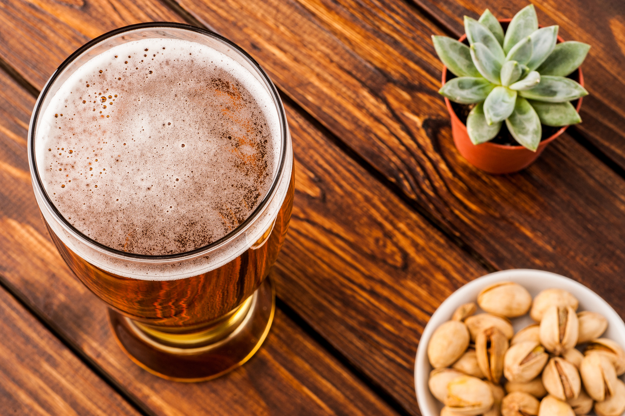 Британски учени: След спорт пийте бира с фъстъци 