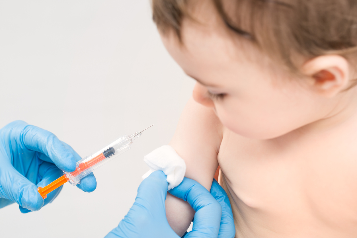 Обсъжда се ваксинациите на децата да започнат след Великден 