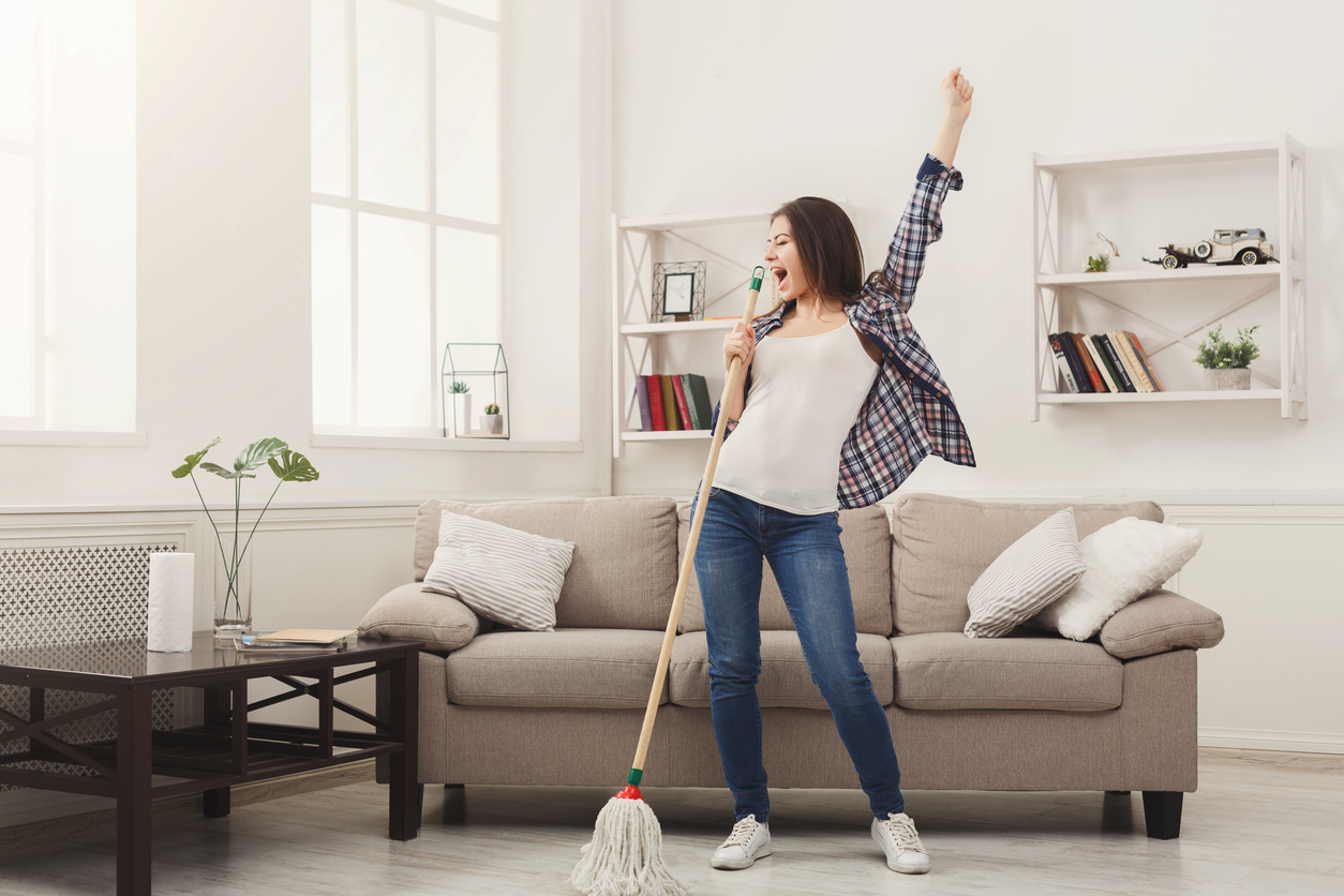 Учени: Чистенето на дома ни прави щастливи  