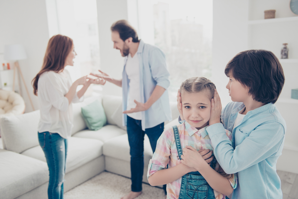 Деца между 7 и 14 години най-тежко понасят развода 