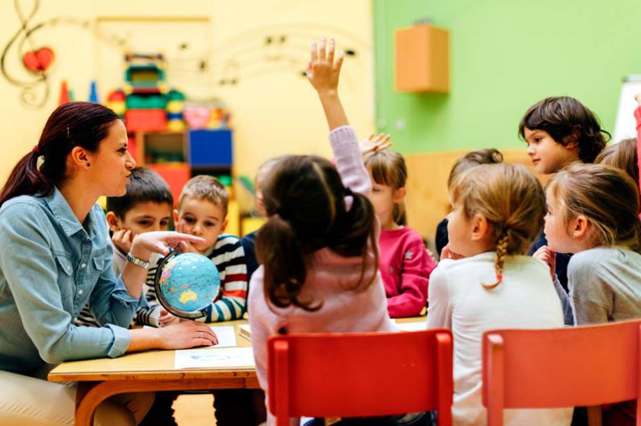 Министър Кунева: В училище трябва да влязат млади учители 