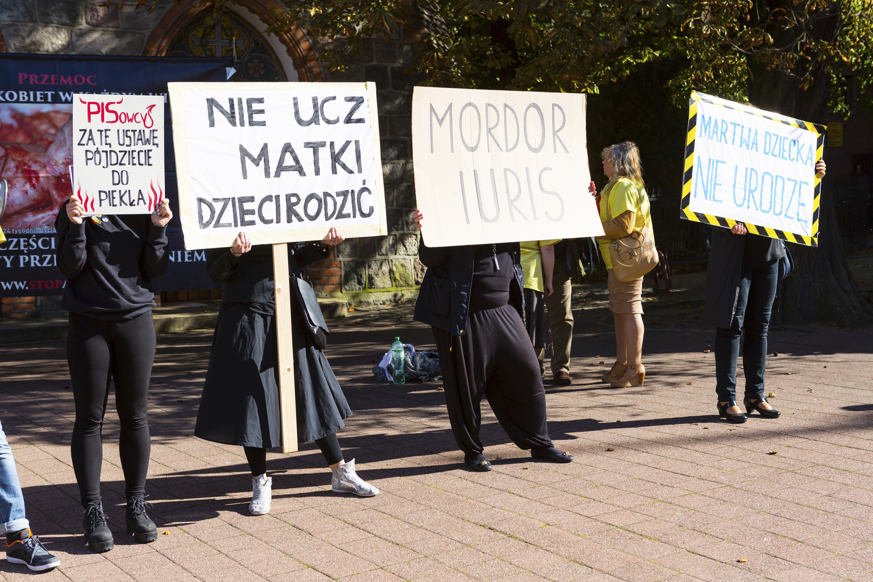 Масови стачки в Полша заради анти-аборт закон 
