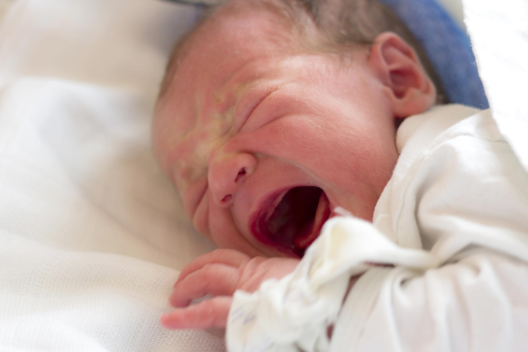 Плачът на бебето моделира мозъка на родителите 