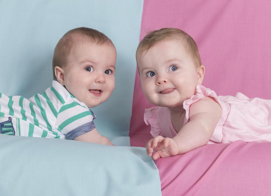 Близнаците - любов от утробата 
