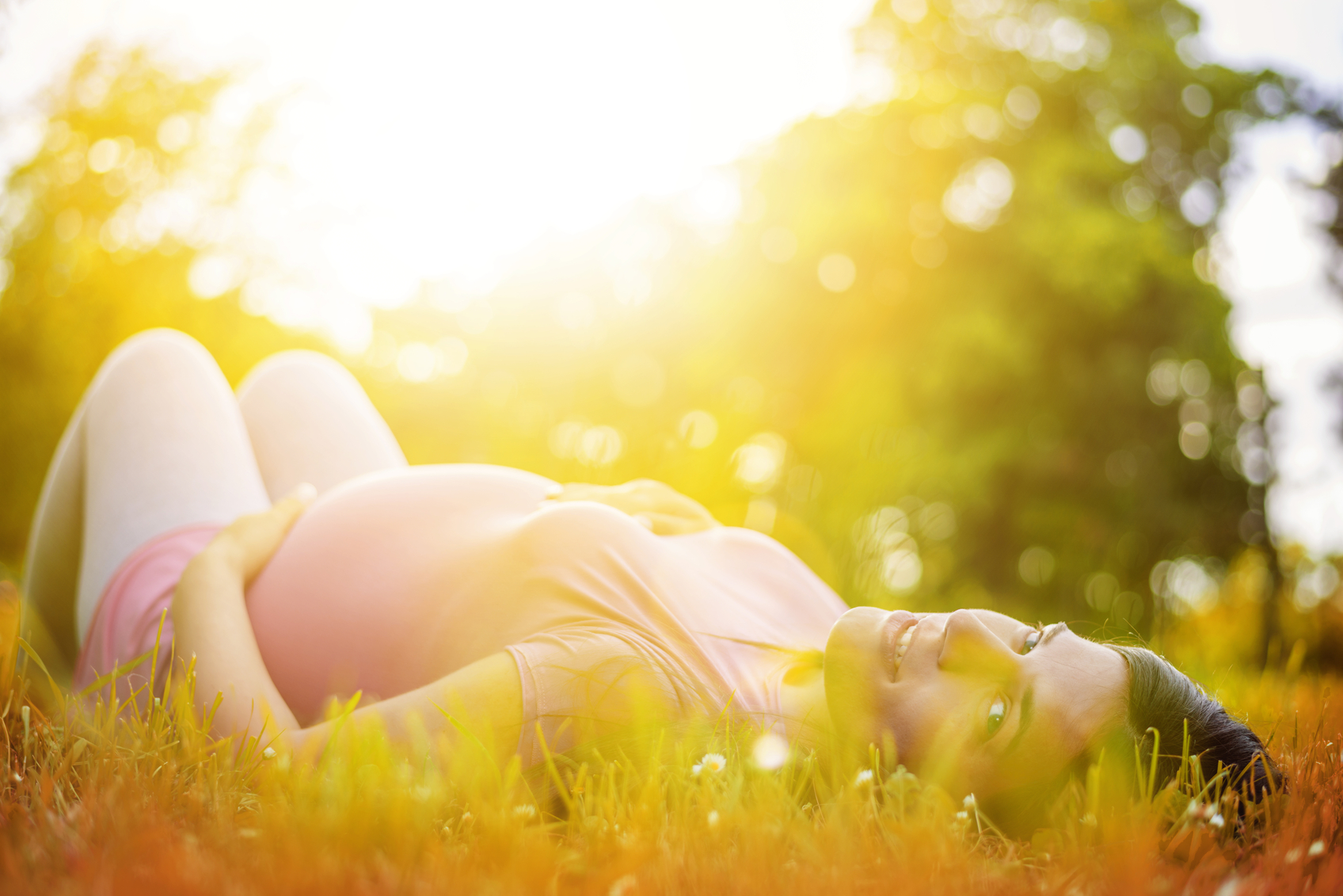Учени: не планирайте бременност през лятото 