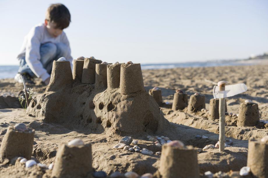 Само с тате на плажа. И въобще