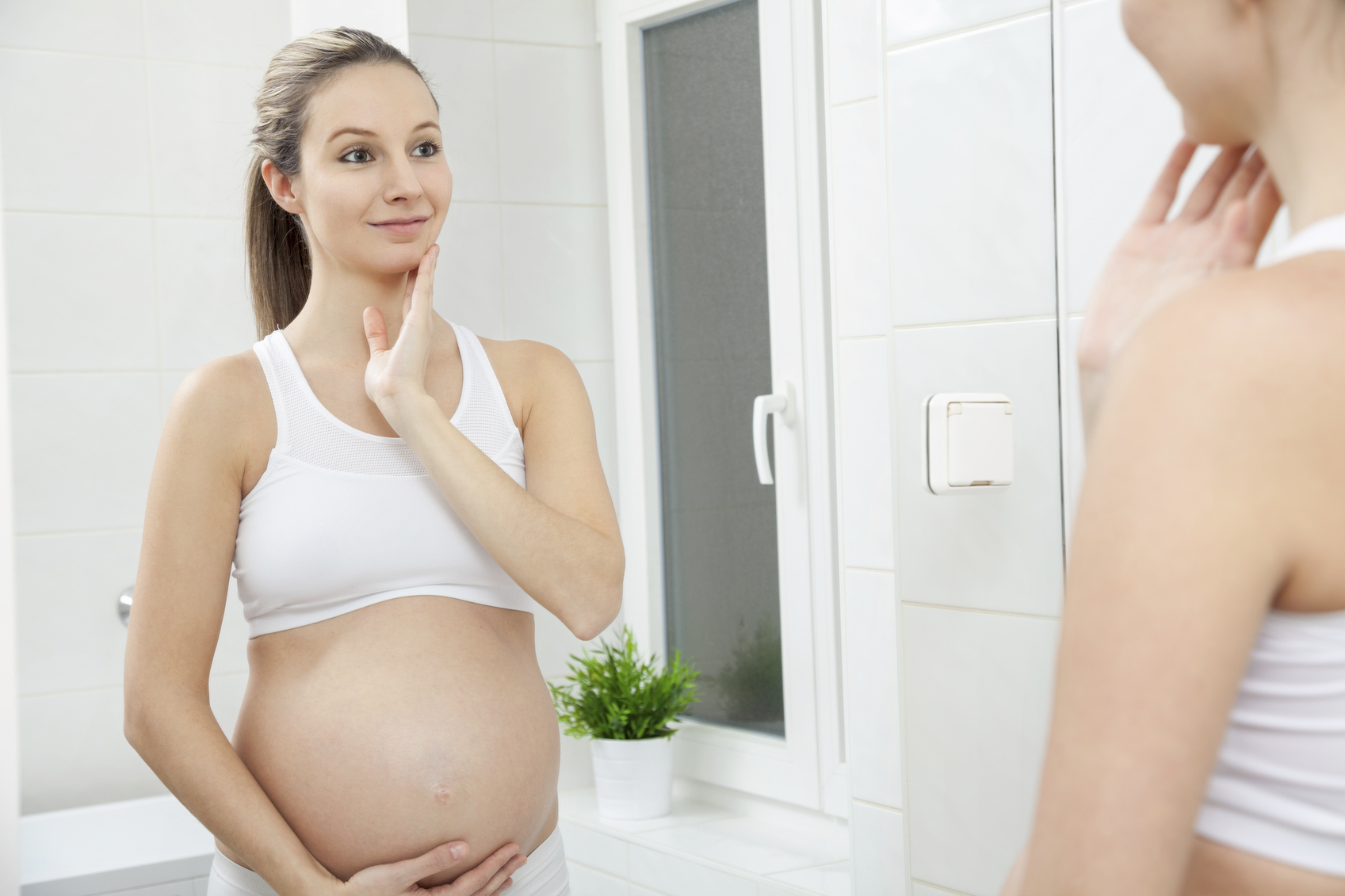 Обриви, тъмни петна и пъпки тревожат бременната  