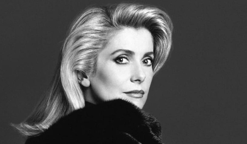 Катрин Деньов продава на търг дрехите, създадени за нея от Ив Сен Лоран