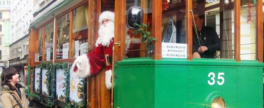 Дядо Коледа и Снежанка тръгват с ретро трамвай из София