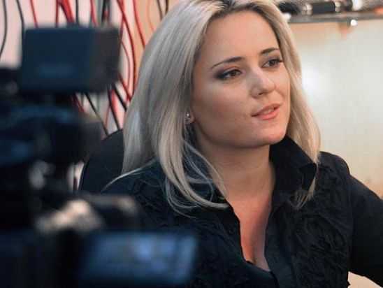 Лора Крумова роди момиченце