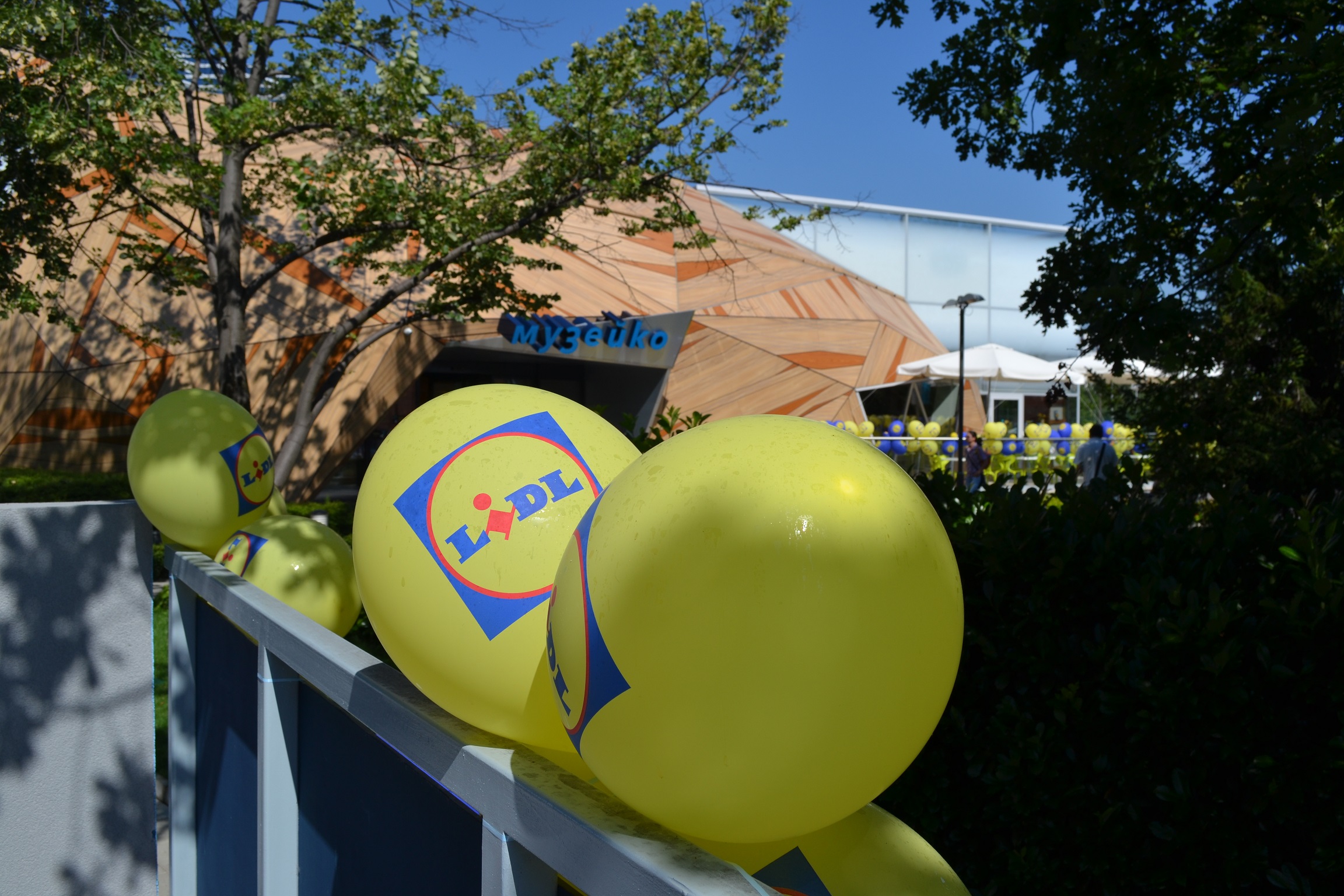 Деца майсторят празнична украса за Великден 