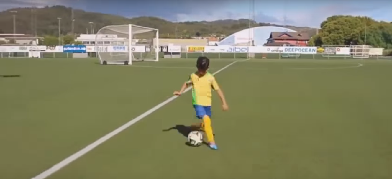 Ювентус подписа договор с 10-годишно момче (видео) 