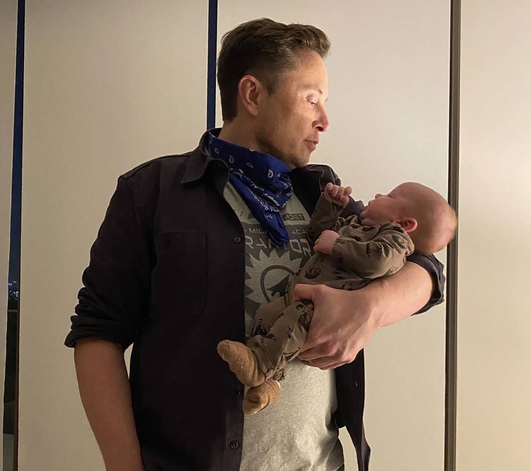 Илън Мъск за грижите за бебе Х: Граймс е в главната роля