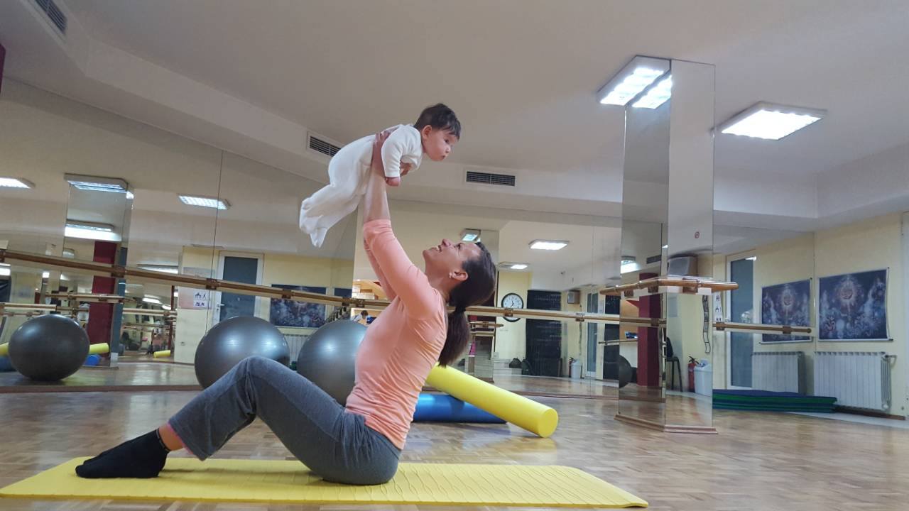 Елате на безплатен урок по пилатес и бебе