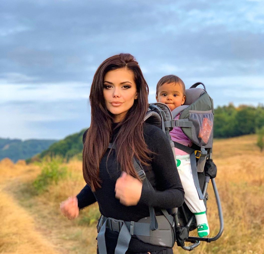 Преслава учи езика на дъщеря си 