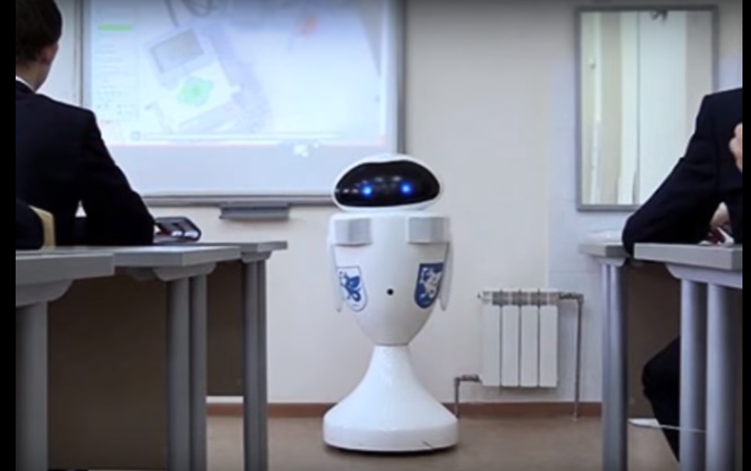 Робот-учител в Русия проведе първи урок с деца 