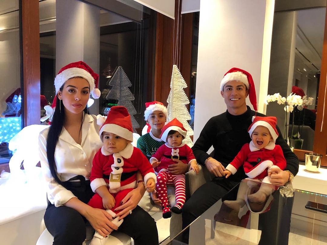 Коледна фотография от семейството на Кристиано Роналдо