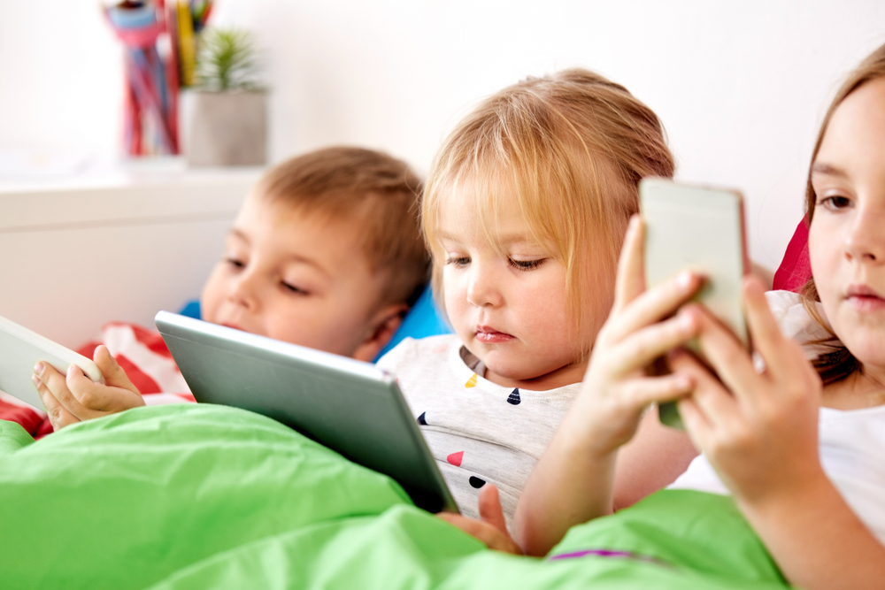 Интелигентността на децата е изложена на риск, ако играят твърде често на таблет или смартфон 