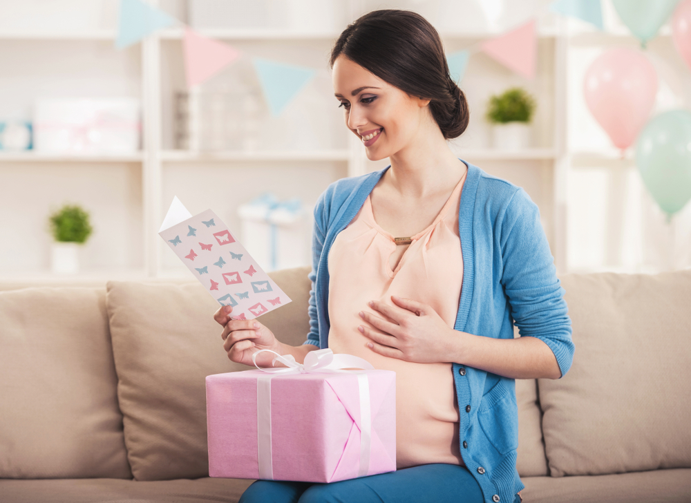 Какво да подарите на бременна жена 