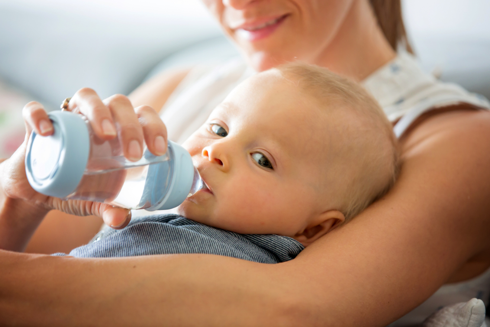 Кога и как да дадем вода на бебето 
