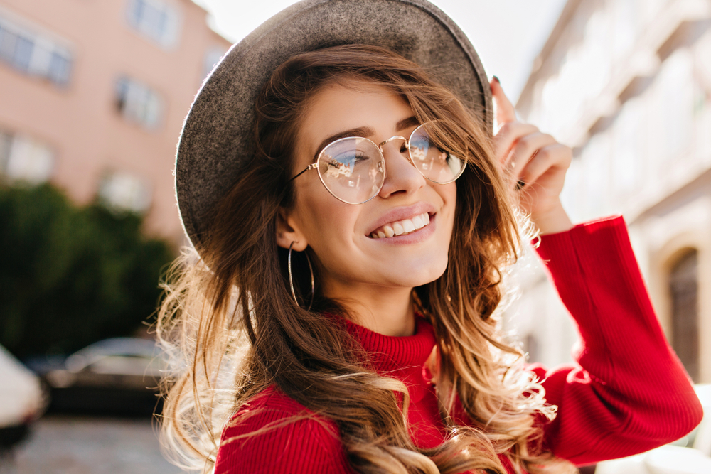 Според изследванията жените с очила са по-търсени 