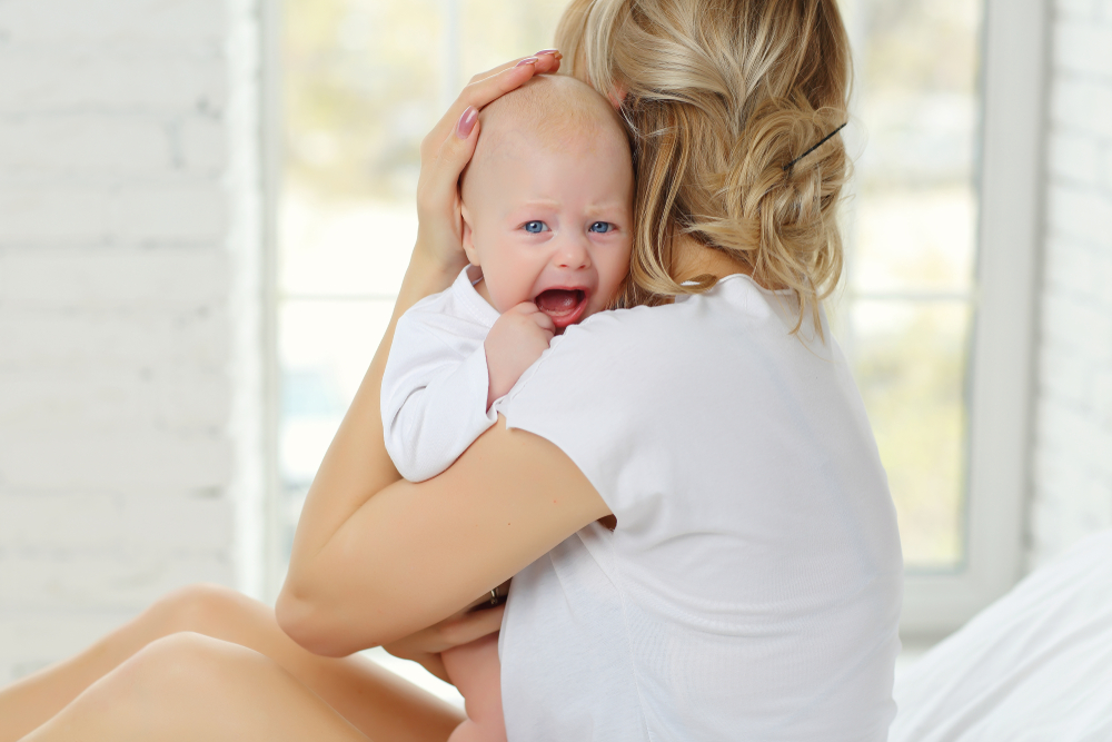 Как да разпознаете защо плаче бебето 