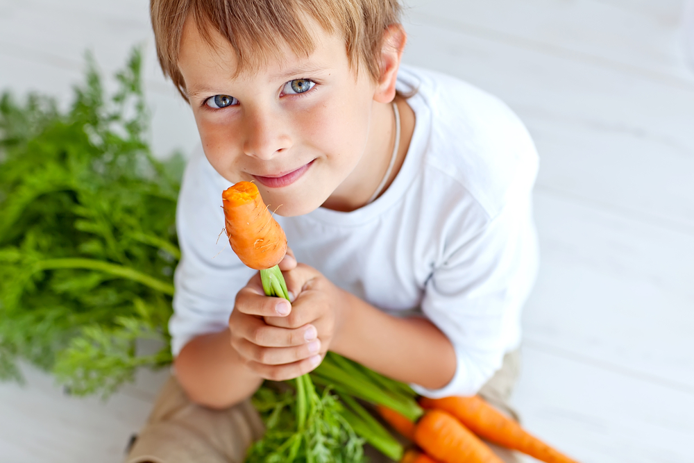 Децата, които ядат плодове и зеленчуци, са по-щастливи 