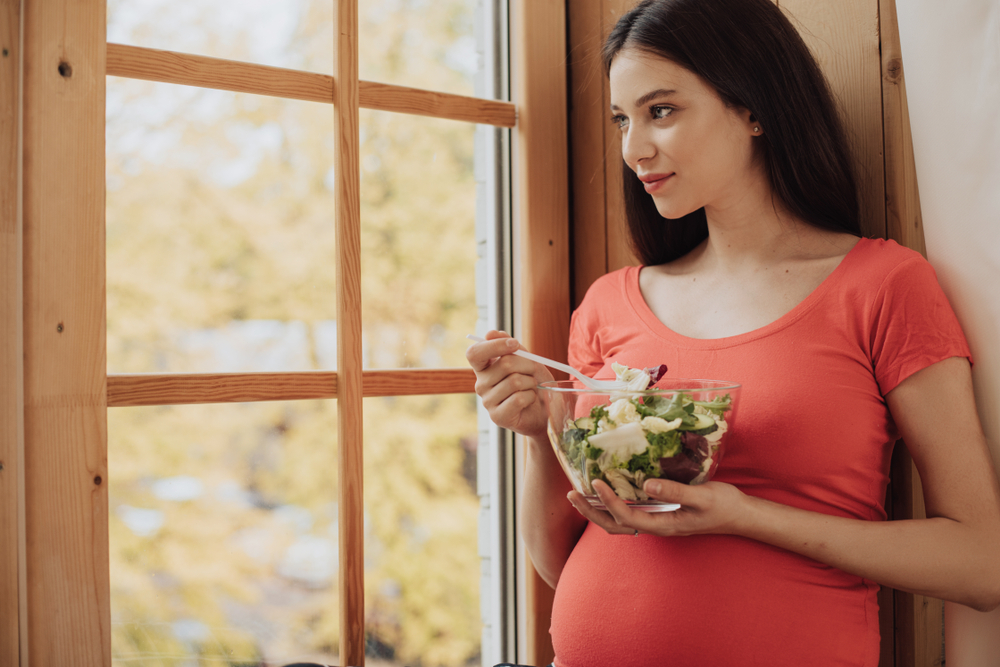 С кои храни бременната трябва да внимава през последните месеци