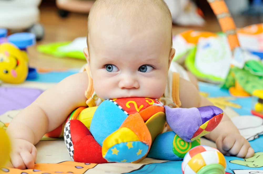 Кои детски играчки са най-безопасни за бебетата 