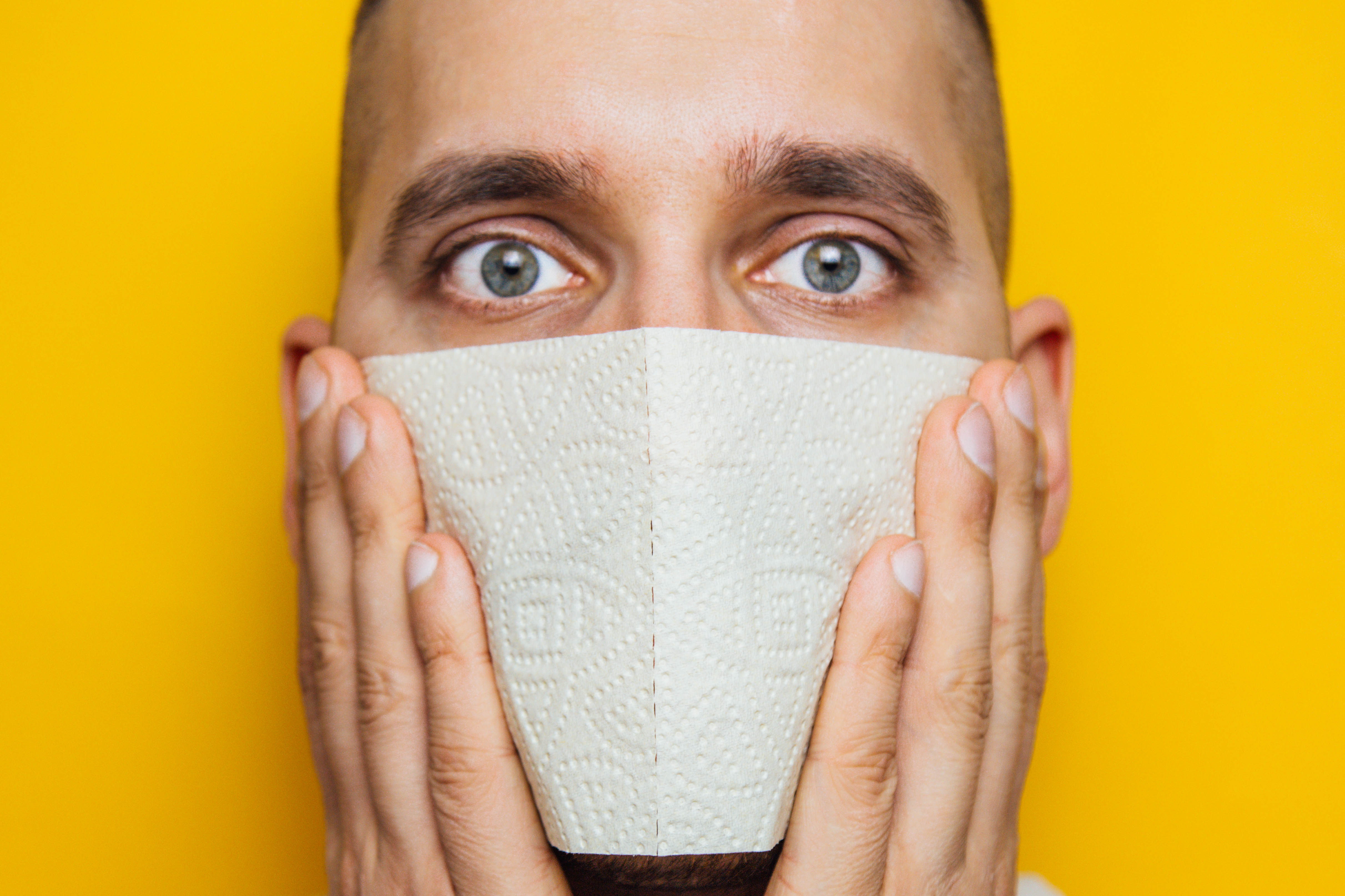  Вместо маска: от маруля до пластмасов контейнер на главата