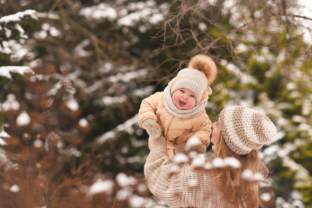 Първата зима на бебето: 8 начина да защитим новороденото от студеното време 