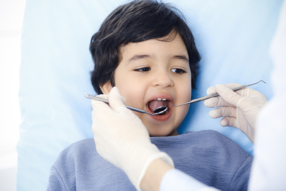 Тези „безобидни“ навици изкривяват детските зъби 