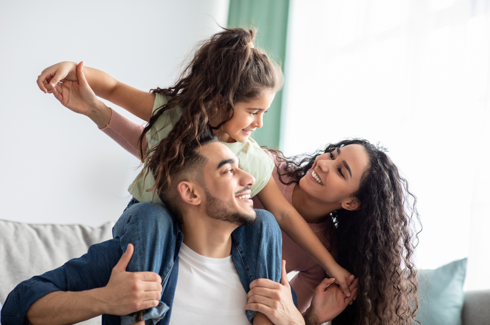 Щастливите хора са отгледани от родители, които правят тези 3 неща 