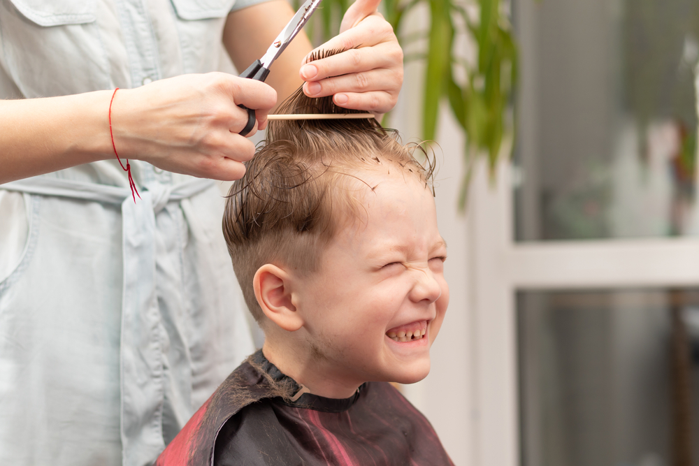 Как да накарате детето да подстриже косата си
