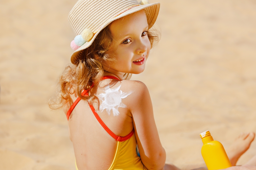 10 неща, които трябва да знаете за слънцезащитните продукти за деца 