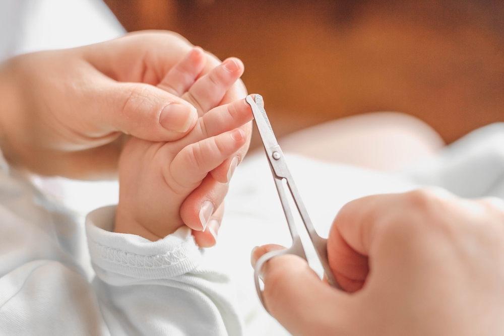 Рязането на бебешките нокти е деликатна задача 