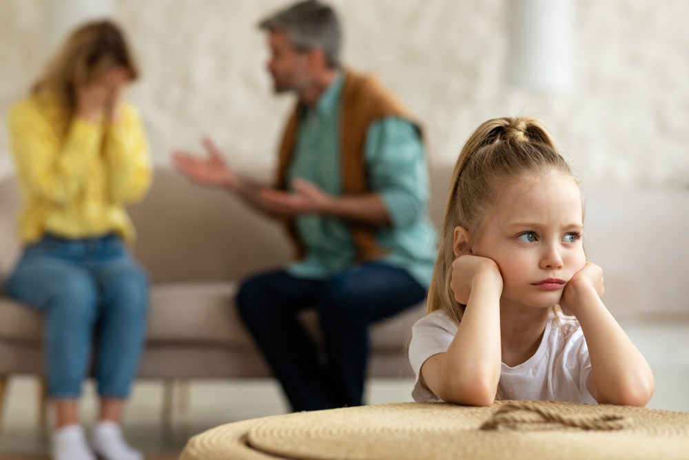 Мъжът или жената трябва да гледа децата след развода? 