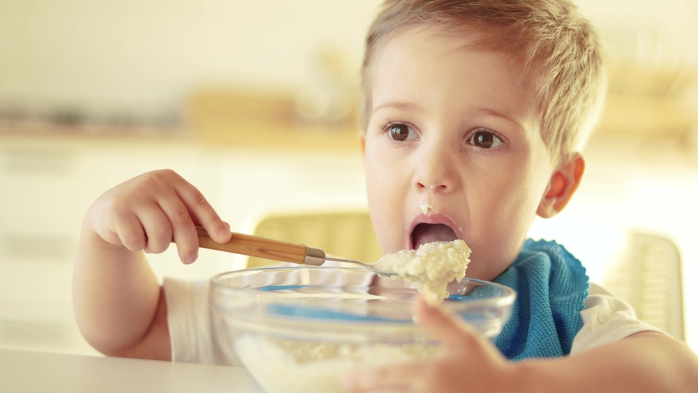 11 богати на фибри храни, които помагат на децата да се справят със запека 