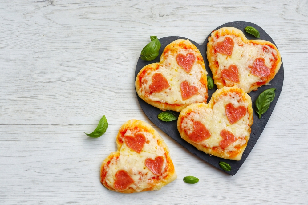 Готвим заедно и вкусно: Мини пици Сърца